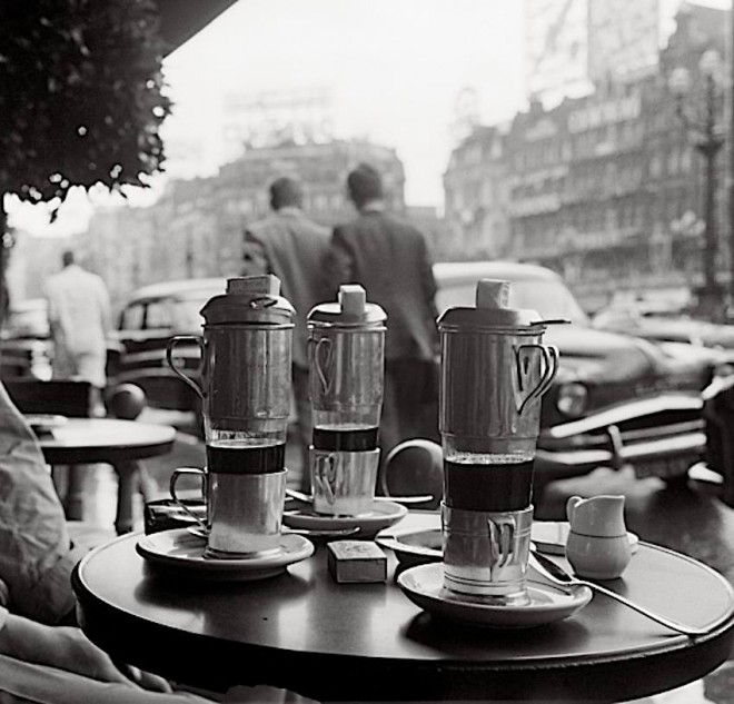 Place de Brouckère - cafés filtres.jpg