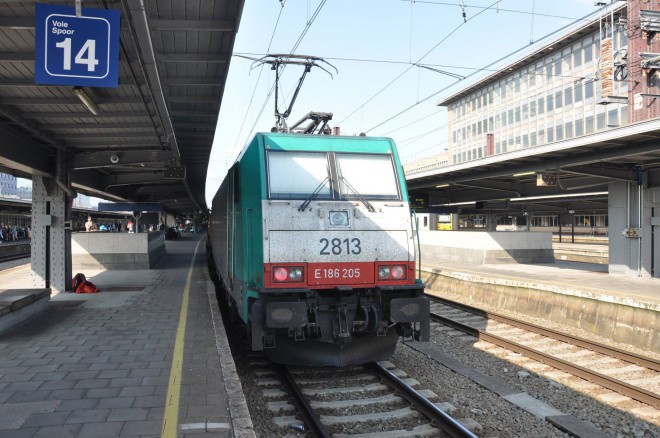 HLe 2813 TRAXX E186 205_20.05.2018 @ Bruxelles-Midi_JP Stella sncb_nmbs FB.jpg