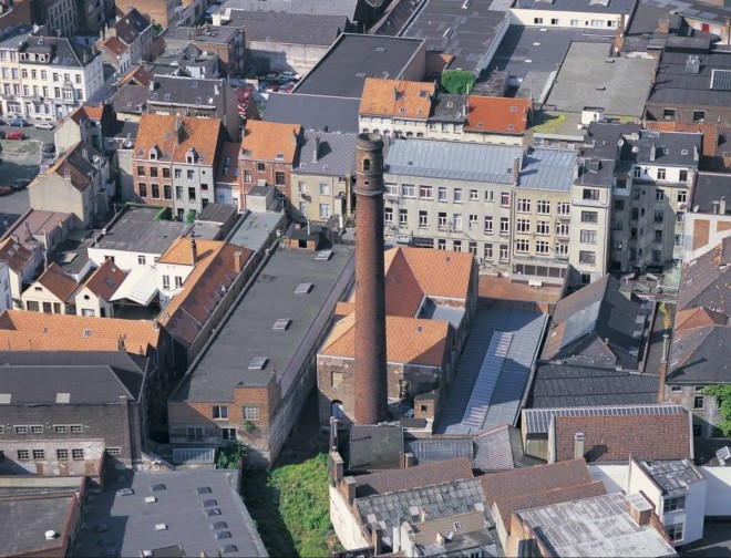 tour à plomb porte de Ninove.jpg