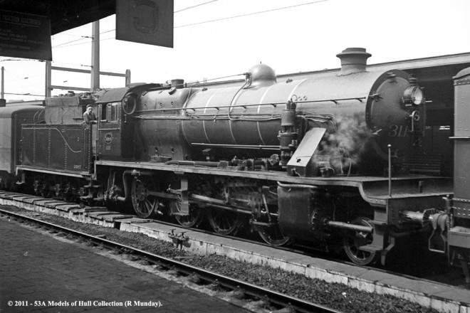 HLv 31.180_21.08.1954 @ Bruxelles-Midi_John Turner - 53A Models of Hull Collection (R. Munday).jpg