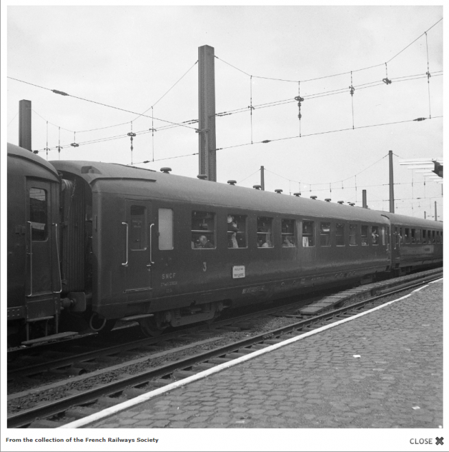 Voiture C10 myfi 23024 SNCF_17.06.1950 @ Bruxelles-Midi_Eric Russell via tassignon.be.PNG