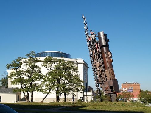 city-monument-locomotive-building.jpg