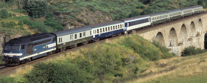 BB 67581 Paris - Nîmes ligne des Cévennes 1992.jpg