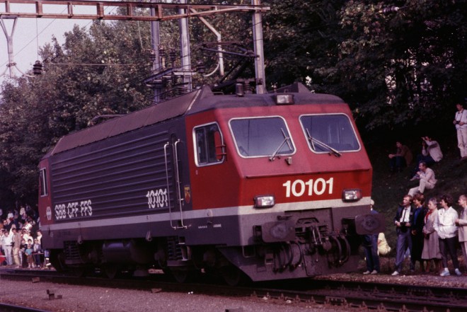 B46 - Re 44 IV 10101 à Bâle (85 10 27).jpg