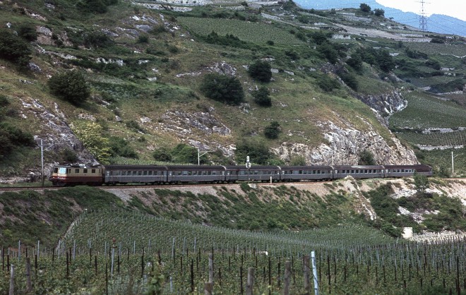 B24 -  Re 44 II TEE et Cisalpin vers Sierre.jpg