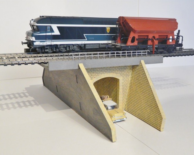 BOIS MODELISME, tunnel ho modelisme, pont-route ho, pont route ho, entrée de tunnel ho, entree tunnel simple voie, entree tunnel 1 87, tunnel HO, 7.JPG