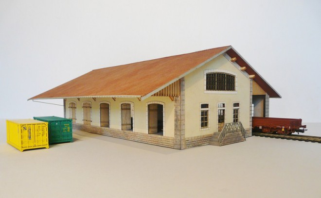 Halle HO, halle marchandises plm, halle marchandise plm ho, halle marchandise ho, halle marchandises, maquette halle, halle pour train, halle 187, halle PLM 5 portes, 13.JPG