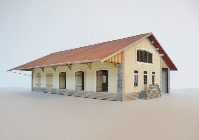 Halle HO, halle marchandises plm, halle marchandise plm ho, halle marchandise ho, halle marchandises, maquette halle, halle pour train, halle 187, halle PLM 5 portes, halle 5 p.JPG