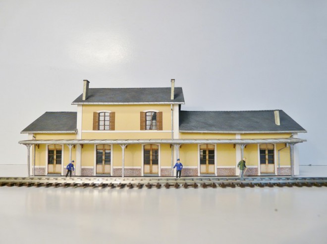 Maquette gare ho, maquette ho , maquette ho train, maquette bois a construire, maquette bois, maquette carton, maquette en bois, maquette bois batiment, modele reduit ho,BOIS MODELISME,10.JPG