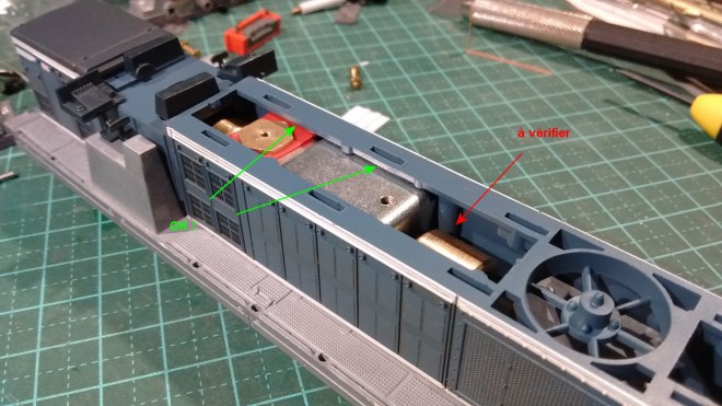 Jouef 66000 montage caisse sur moteur Roco 01 reduit.jpg