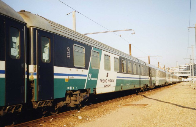 UIC Tipo X Bc T4 - 2003-10-00 - 001 - Paris Bercy - DUCHIRON.P-A. - PPR.jpg