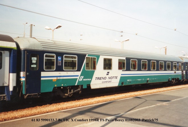 61 83 5990123-7 Bc UIC X Comfort 1998R FS Paris Bercy 01082003.jpg