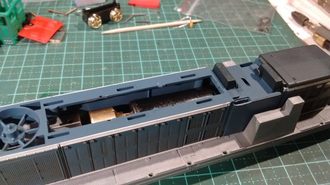 moteur 24v droit chassis Jouef 02 reduit.jpg
