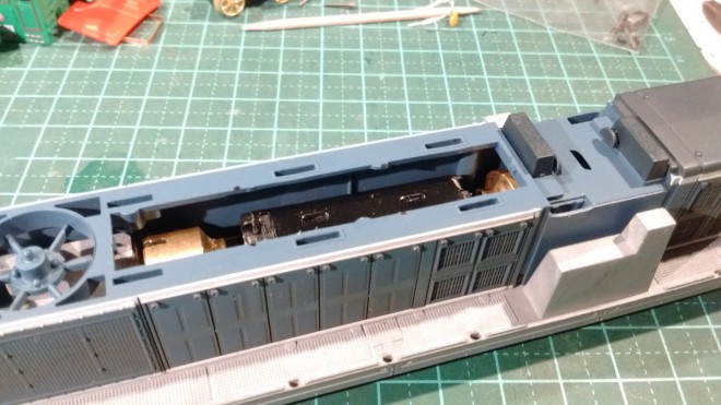 moteur 24v plat chassis Jouef 02 reduit.jpg