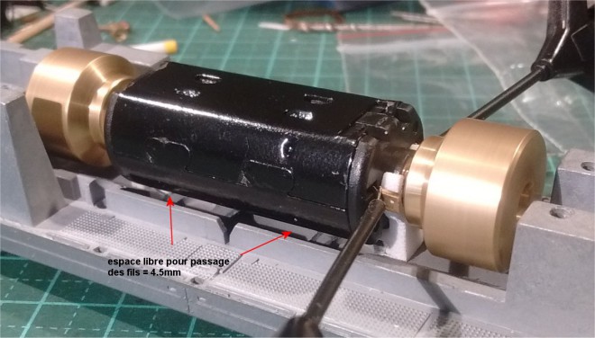 support V2 moteur 24v dans chassis Jouef 03 extrait.jpg