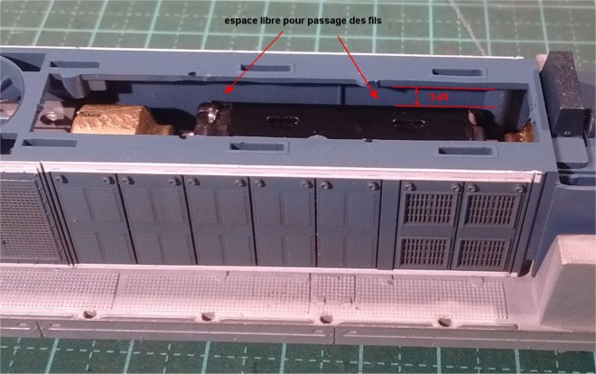 support V2 moteur 24v dans chassis Jouef 04 extrait.jpg
