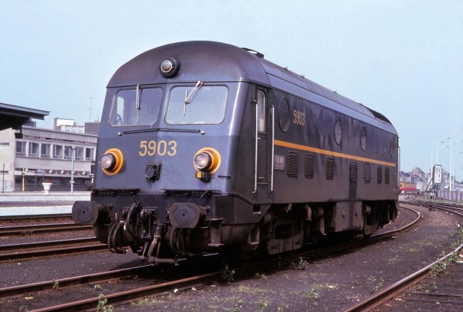 HLd 5903_xx.08.1978 @ Kortrijk - waiting in the late afternoon for a new service_28484790910_f6d59fd480_k.jpg