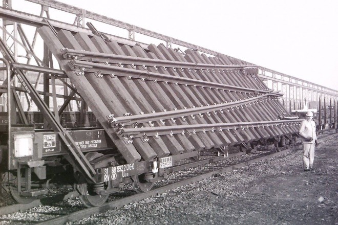 wagon pupitre_5_Pierre Duvivier FB les curieux_2018 @ FSR.jpg