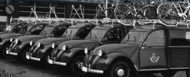 2CV Fourgonnette La Poste.PNG