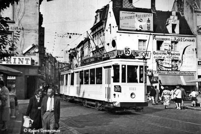 Place Sainte-Catherine-tram 85.jpg