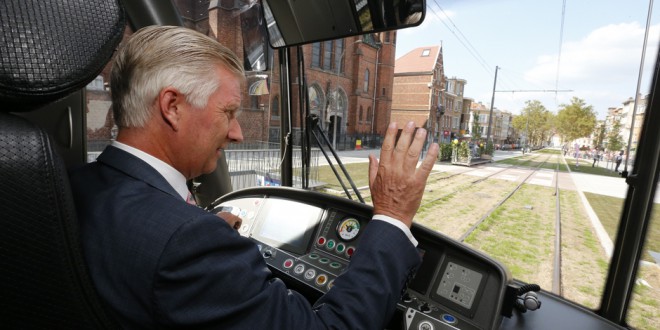 Tram 9 de Saxe Cobourg.jpg