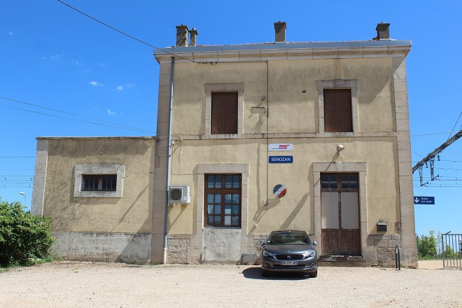 1200px-Gare_Senozan_4.jpg