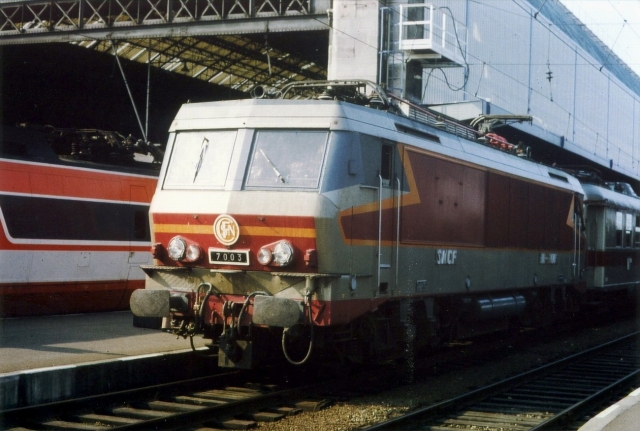 E  7003 Avril 1975 Bordeaux.jpg