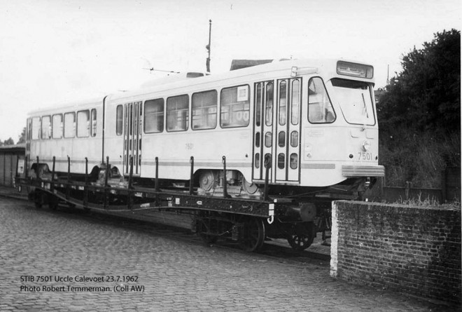 253_001_photo-du-deplacement-d-un-tram-tramway-sur-un-wagon-de-la-sncf-et-gros-plan-sur-la-bogie-du-tram-tramway_43880456_10217907867874522_1075036559071248384_o.jpg