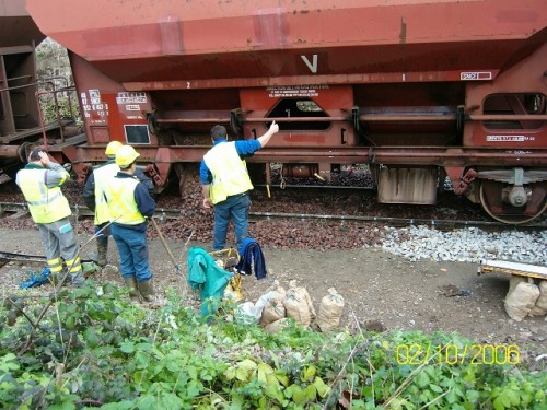 En cours de déchargement du ballast (3)~1.JPG