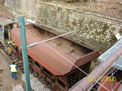En cours de déversement du ballast (1)~1.JPG