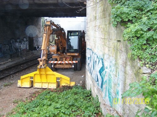Pelleteuse spéciale pour retirer le vieux ballast~1.JPG
