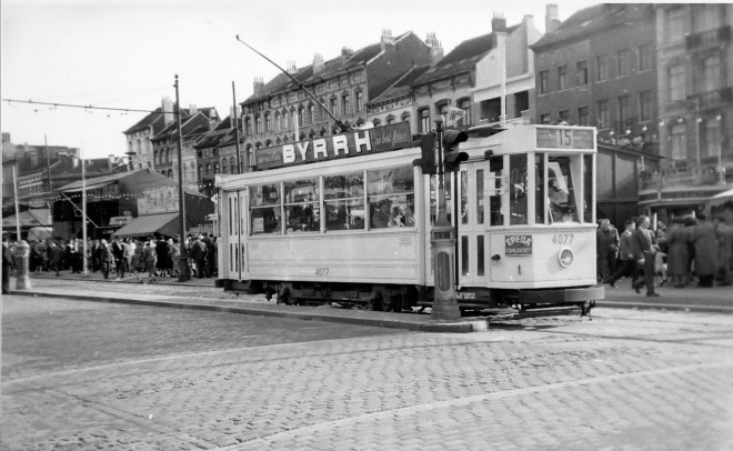 11.08.1957 - Bruxelles, Bd du Midi - Motrice 4077 sur L.15.jpg