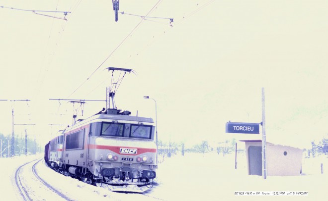 BB 7428 + 7410 en UM - Torcieu - 15.12.1990.jpg
