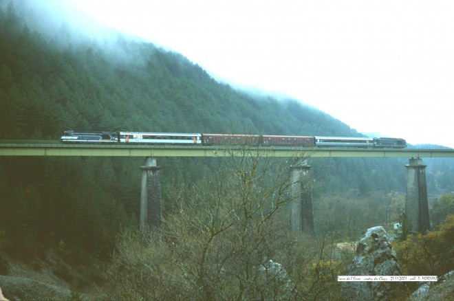 Train de l'Euro - viaduc du Claps - 27.11.2001.jpg