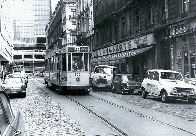 Bruxelles - rue des Halles - 1969.jpg