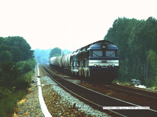 A1A A1A 68011 + 68044 - Vannes - 11.05.1989.jpg