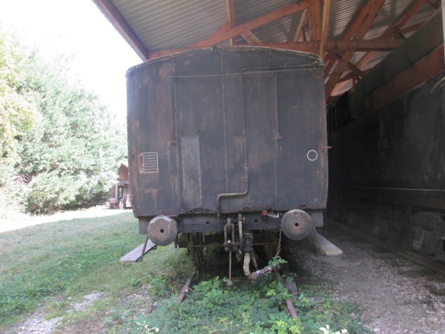 Voiture Est Saint-Fargeau (1).JPG