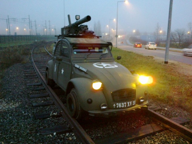 2CV sur rail Dracy-Saint-loup.jpg