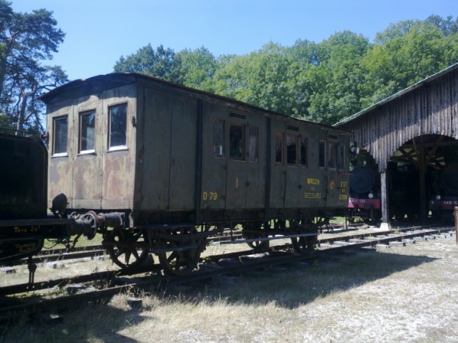 Wagon de secours D 79 Est de Lyon château Saint-Fargeau.jpg