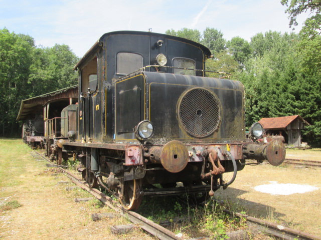 Locotracteur Moyse 20TDE château Saint-Fargeau (2).JPG