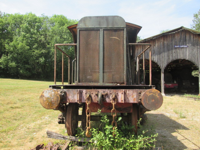 Locotracteur Val-de-Maizet château Saint-Fargeau (3).JPG