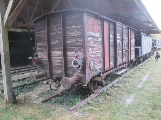 Wagon couvert Est château Saint-Fargeau (1).JPG