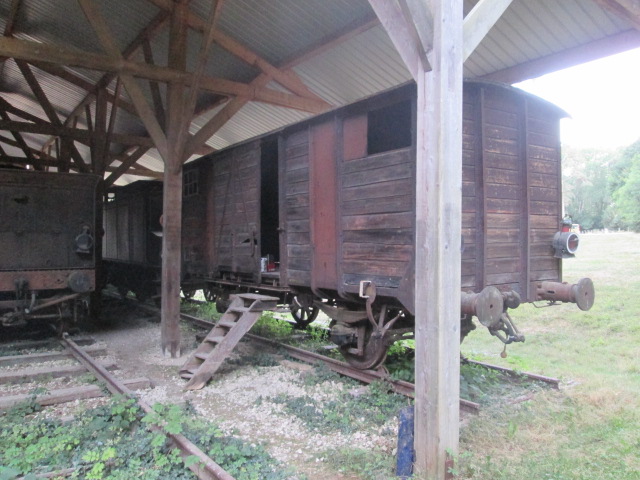 Wagon couvert Est château Saint-Fargeau (2).JPG