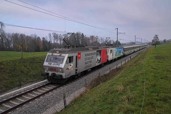 Re 456 095 und 091 mit 32152 unterhalb Samstagern_01-20191204 -2- (2).jpg
