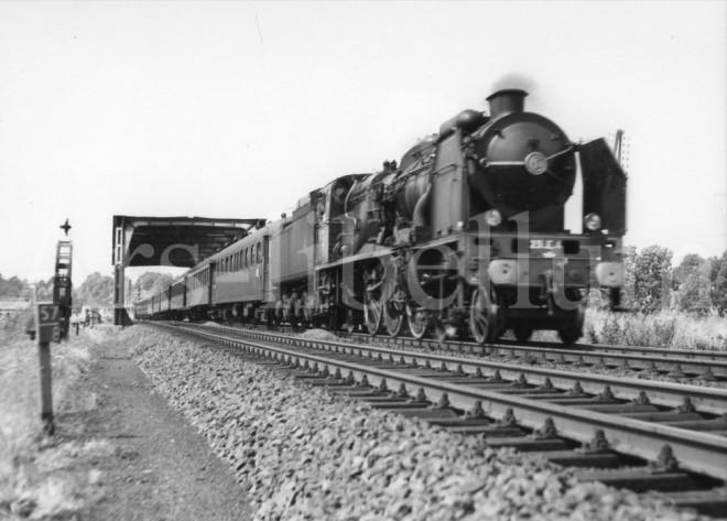 SNCF 231.E.4 _20.07.1957 - Nimy - train 124 Bruxelles - Paris_914_001.jpg