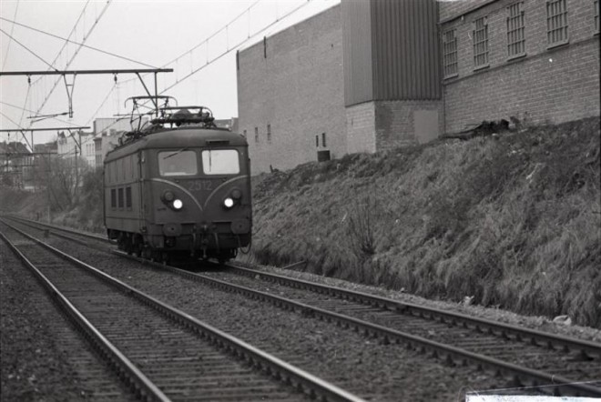 HLe 2512_22.01.1977 @ Bruxelles-Ouest_photo Ronald Mardaga - Collection Myriam Hendrickx_TW MZ0351.jpg