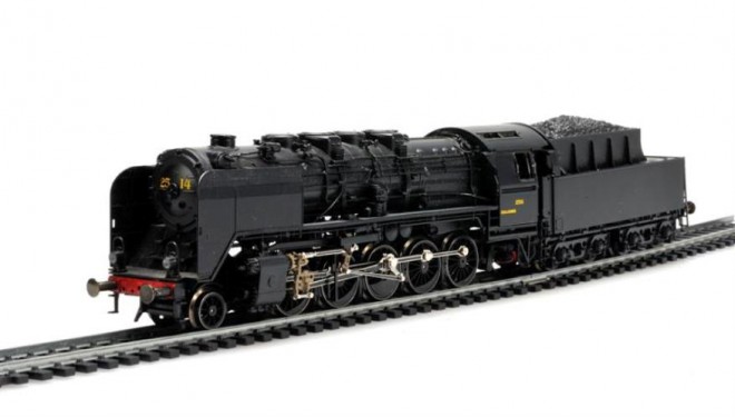 HLv 25.015 - 2514 avec tender_modéle réduit ROCO_TW 7070a.jpg
