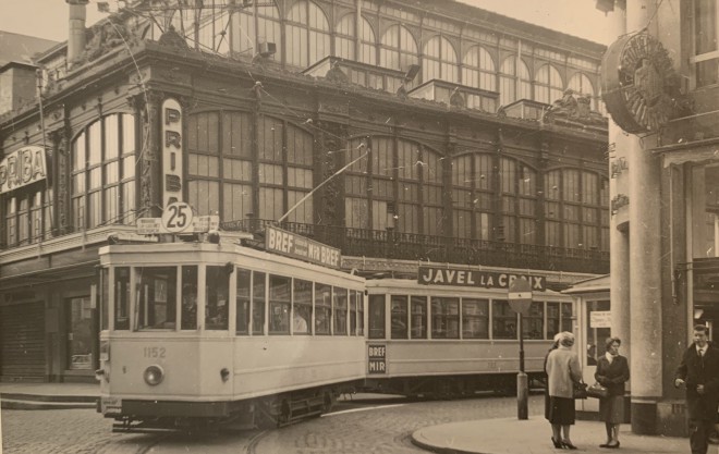 Bruxelles - rue des Halles - rue Marché aux Poulets - sans date et non créditée_Paul Eyletten-FB tramsBxl.jpg
