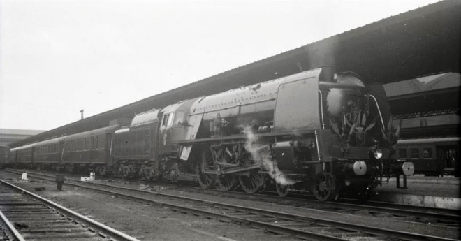 HLv 132 type 1_20.05.1939 @ train royal en gare de Bruxelles-Midi_Joop Quanjer_TW Q0615.jpg