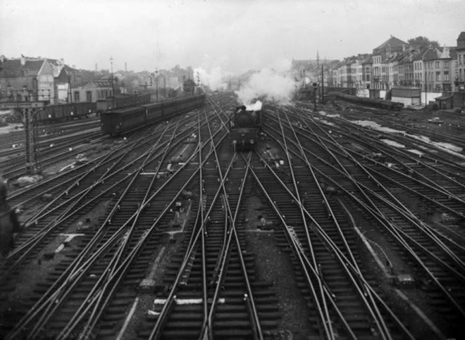 HLv 10.0xx type 10_Complexe de voies en gare de Bruxelles-Nord_TW Z06690.jpg
